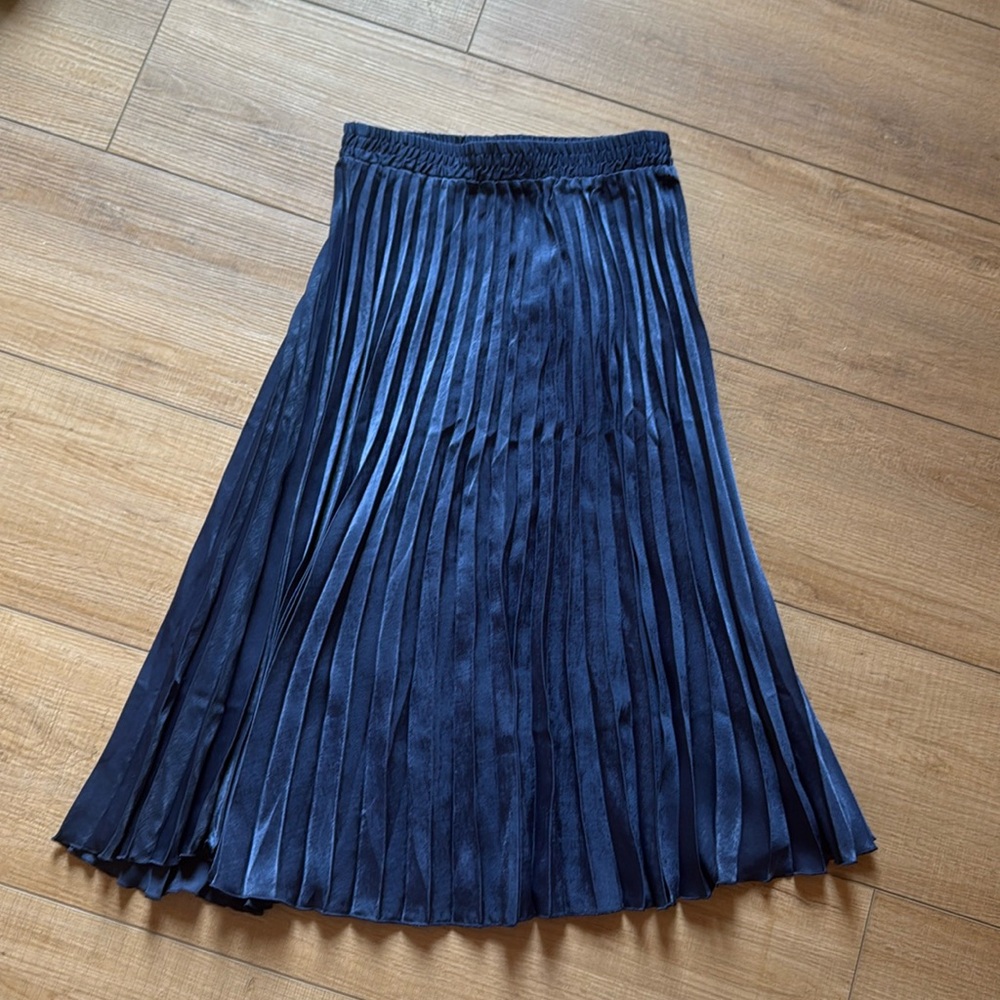 NWOT Midi Skirt S